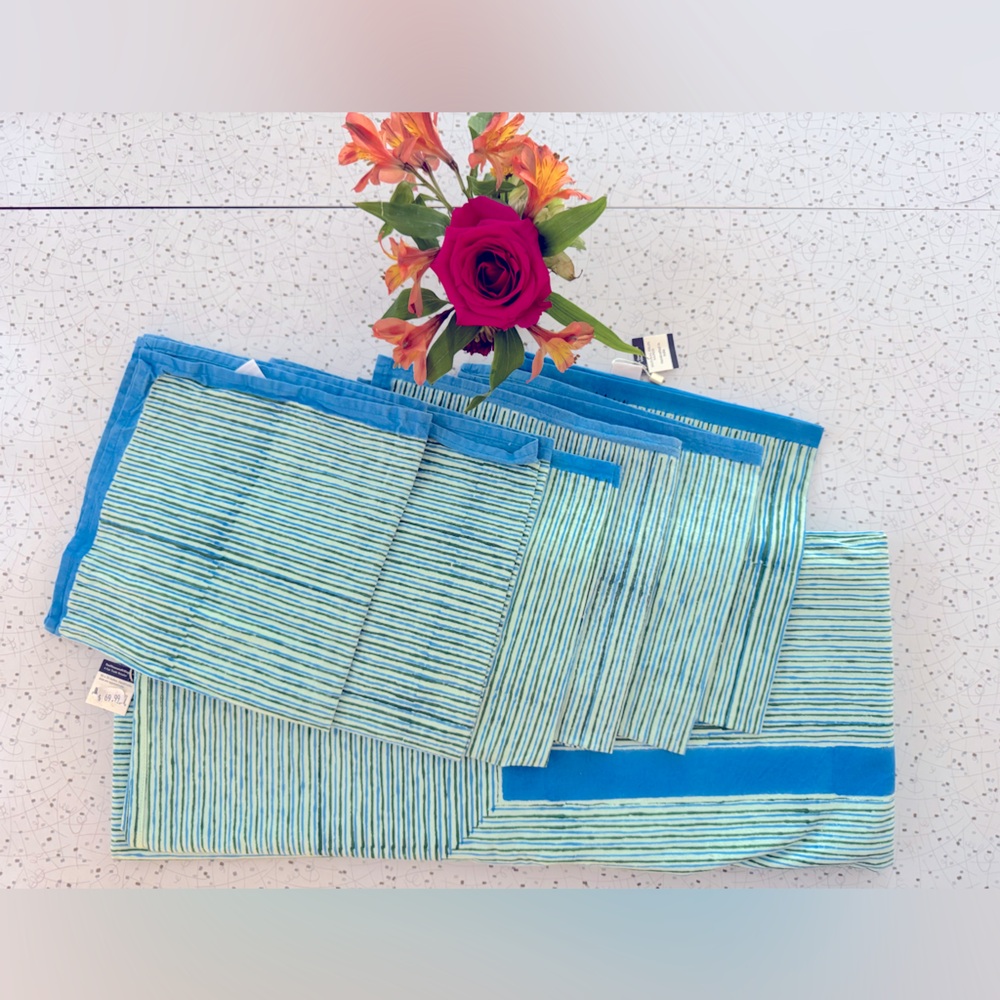 NWT - Ten Thousand Villages - Table Cloth 70x90 and Napkins Set